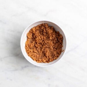 Azúcar, canela y margarina mezclados