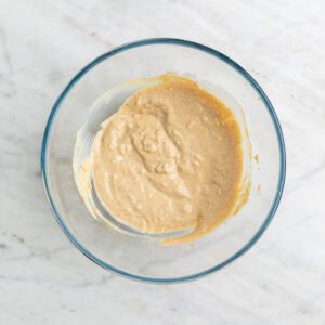 Marinado de yogur vegetal mezclado con especias